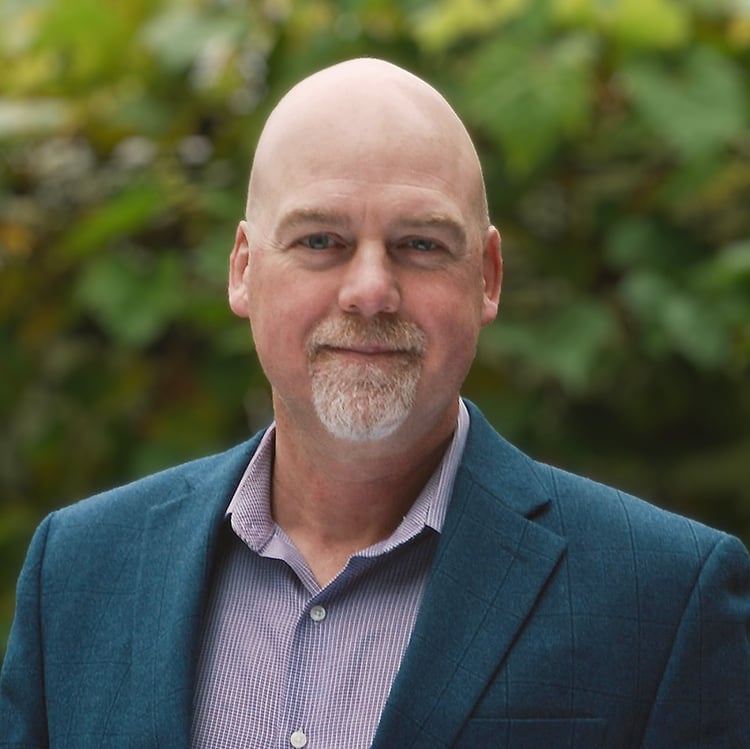 Headshot-01_Schoeneck